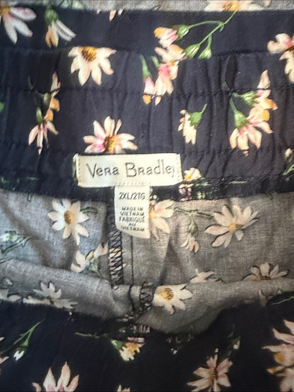 Vera Bradley Navy Floral Sleep set with Pink & White Daisies - Picture 5 of 6